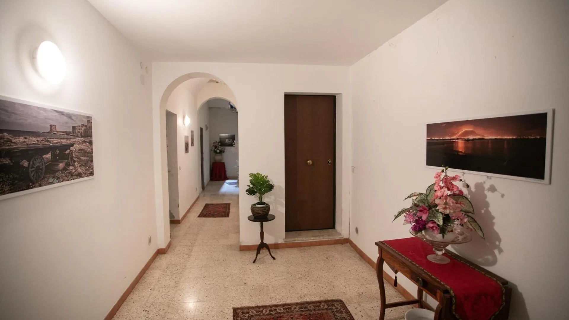 ** Frühstückspension Belle Epoque B&B Trapani Italien
